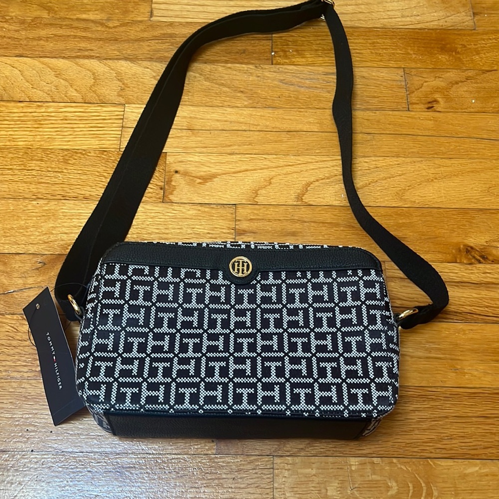 Tommy Hilfiger Gretta II Camera Crossbody